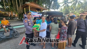 Anggota Unit Intelkam Polsek Manggis, Monitoring Gerakan Pasar Murah.