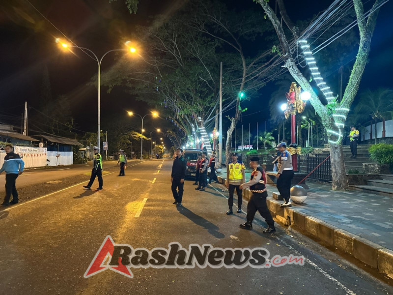 Satsamapta Polres Karangasem Gelar Patroli Antisipasi Trek-trekan di Jalan Veteran Amlapura.