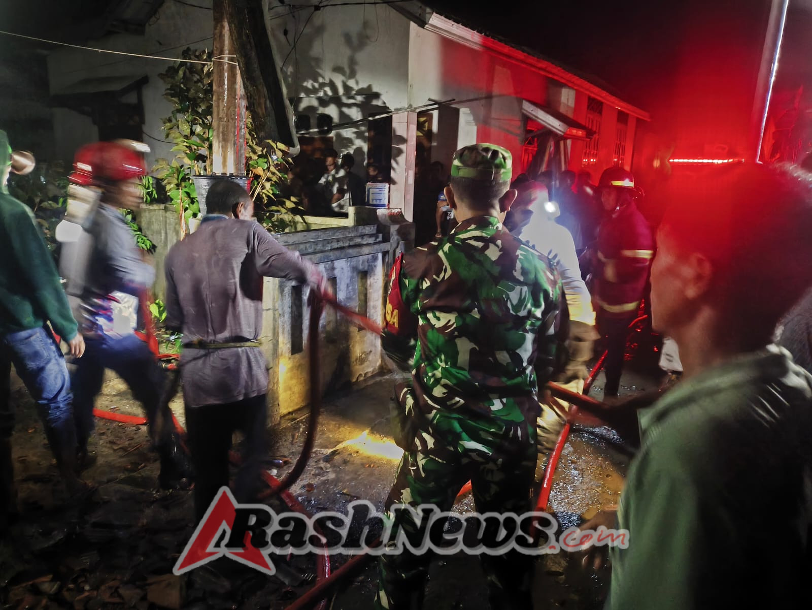 TNI Bersama Unsur Terkait Sinergi Atasi Kebakaran di Wilayah Binaan