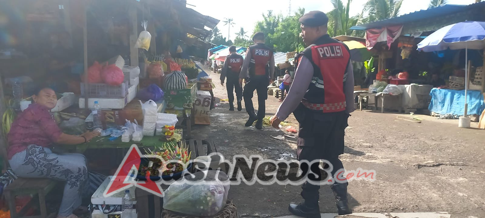 Polsek Gianyar Gelar KRYD di Pasar Samplangan, Pastikan Situasi Aman Kondusif