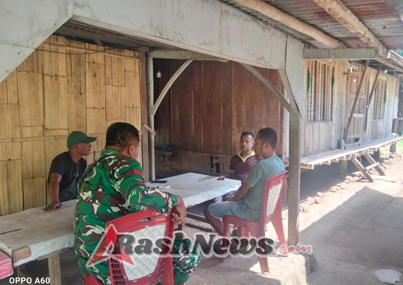 Masyarakat Sambut Hangat Kehadiran Babinsa dalam Komsos di Desa Otogedu