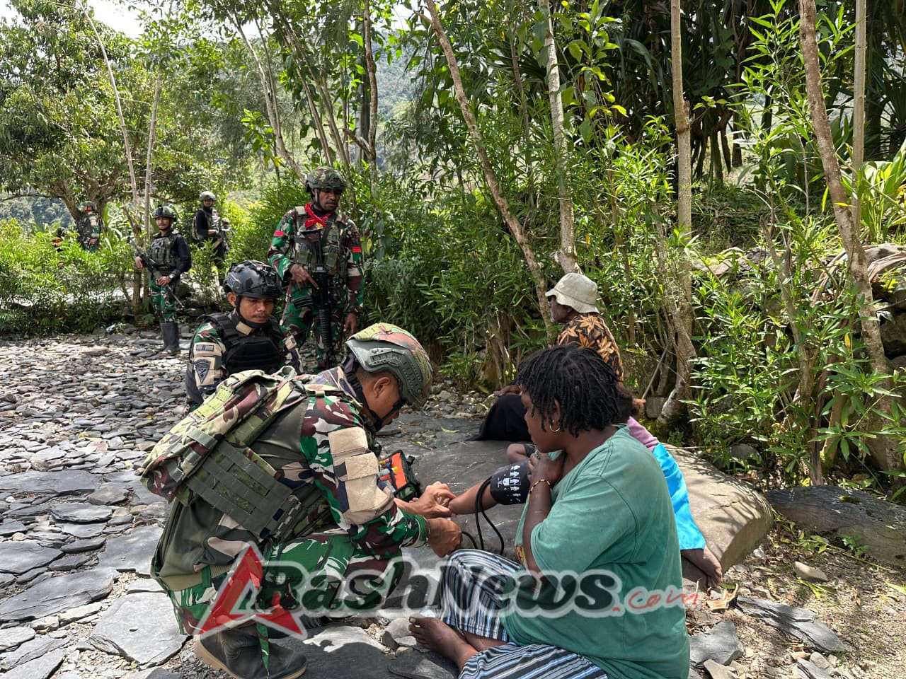 Masyarakat Sambut Hangat Kehadiran Babinsa dalam Komsos di Desa Otogedu