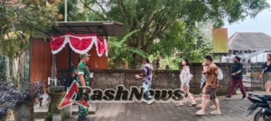 Babinsa Koramil 1626-03/Tembuku Kawal Keamanan Wisatawan di Tukad Cepung Waterfall