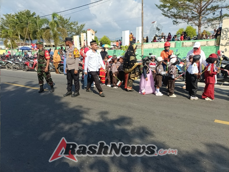 ‎TNI Bersama Rakyat, Koramil 1607-09/Utan Sukseskan Pawai Budaya HUT RI