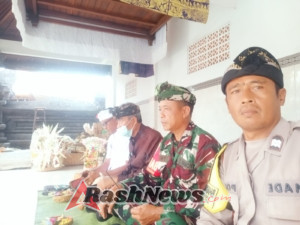 Perkuat Hubungan dengan Masyarakat, Babinsa Medahan Hadiri Ritual Melaspas Pura Dalem Peling