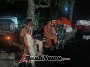 Patroli Malam di Desa Wora dan Laju, Babinsa Tekankan Pentingnya Gotong Royong