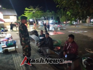 Hadir di Tengah Masyarakat, Babinsa Taliwang Perkuat Kemanunggalan Lewat Patroli Malam
