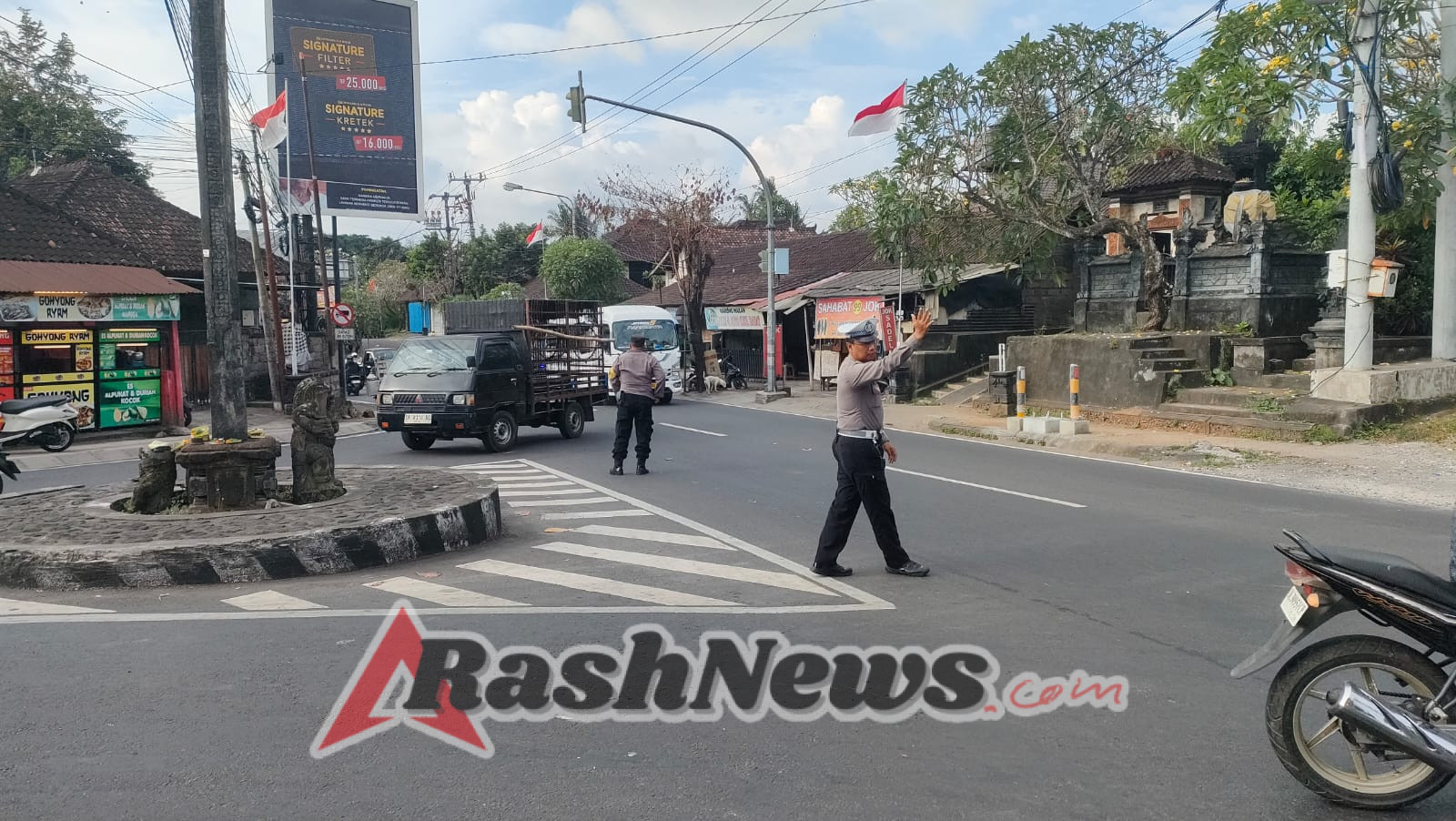 Gatur Lalin Sore Jadi Rutinitas, Polsek Abiansemal Jaga Kelancaran Arus Kendaraan