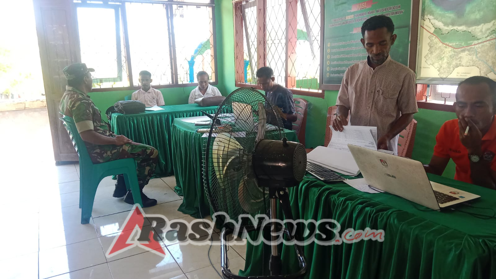 Babinsa Koramil 1624-04/Omesuri Jalin Sinergi dengan Aparat Desa Lebewala