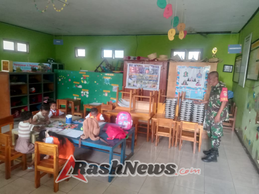 Babinsa Pastikan Kelancaran Program MBG untuk Pelajar dan Balita di Rote Ndao
