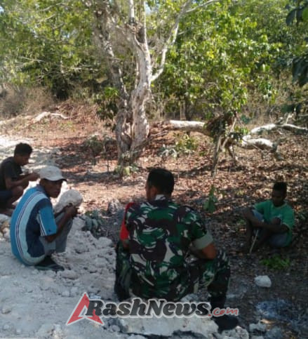 Tingkatkan Keamanan dan Kesehatan, Babinsa Ingatkan Warga Desa Suelain