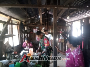 Babinsa Koramil Maurole Laksanakan Komsos dan Pamwil di Desa Mausambi