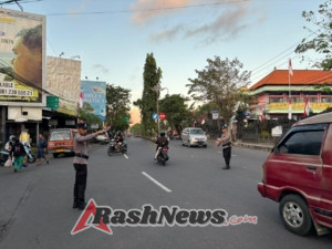 Ciptakan Keselamatan dan Kenyamanan Berlalulintas SatBinmas Rutin melaksanakan Strong Point Pagi