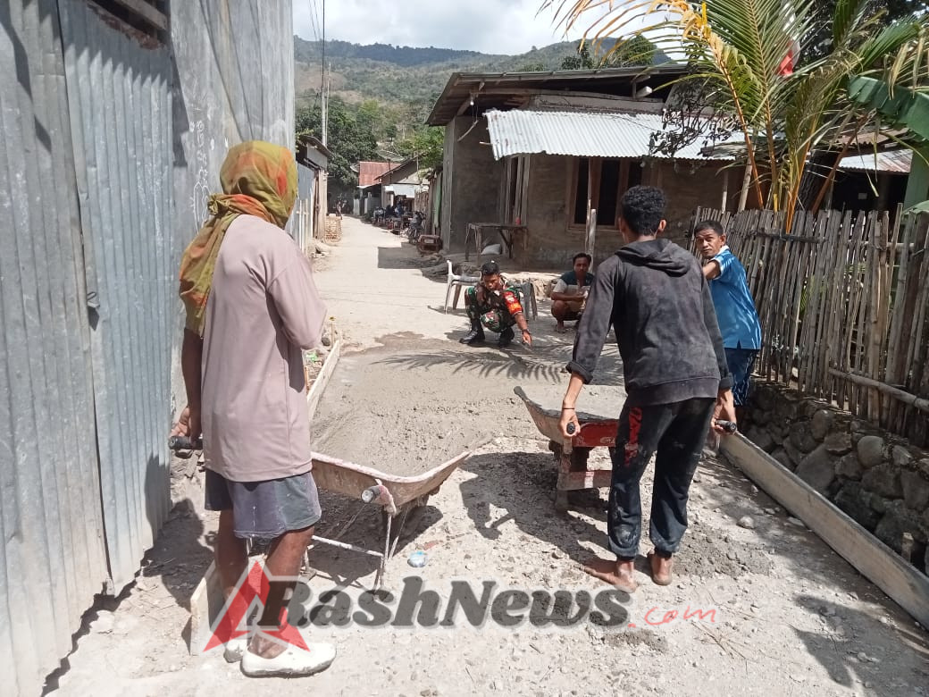 Jalan Alternatif di Desa Tangga Kini Lebih Layak Berkat Kerja Sama Babinsa dan Warga