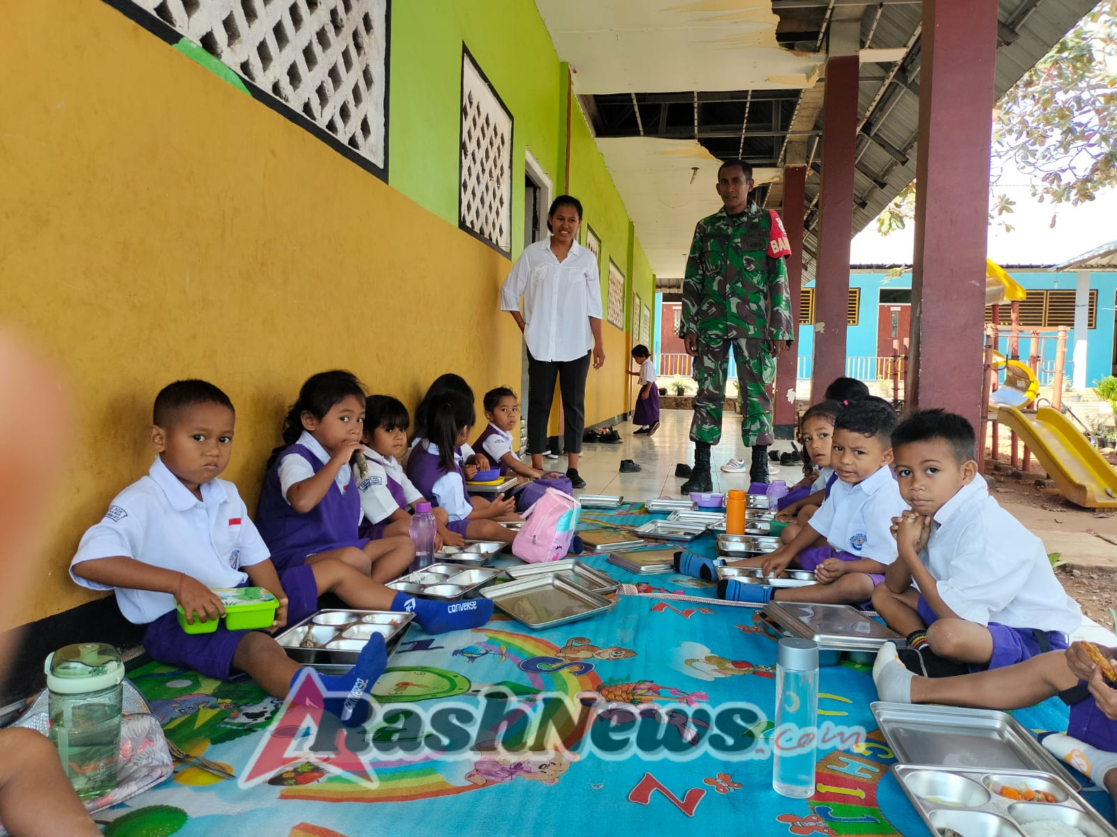 Sinergi Babinsa dan MBG RI, Jaga Kesehatan Anak Lewat Menu Bergizi di Sekolah