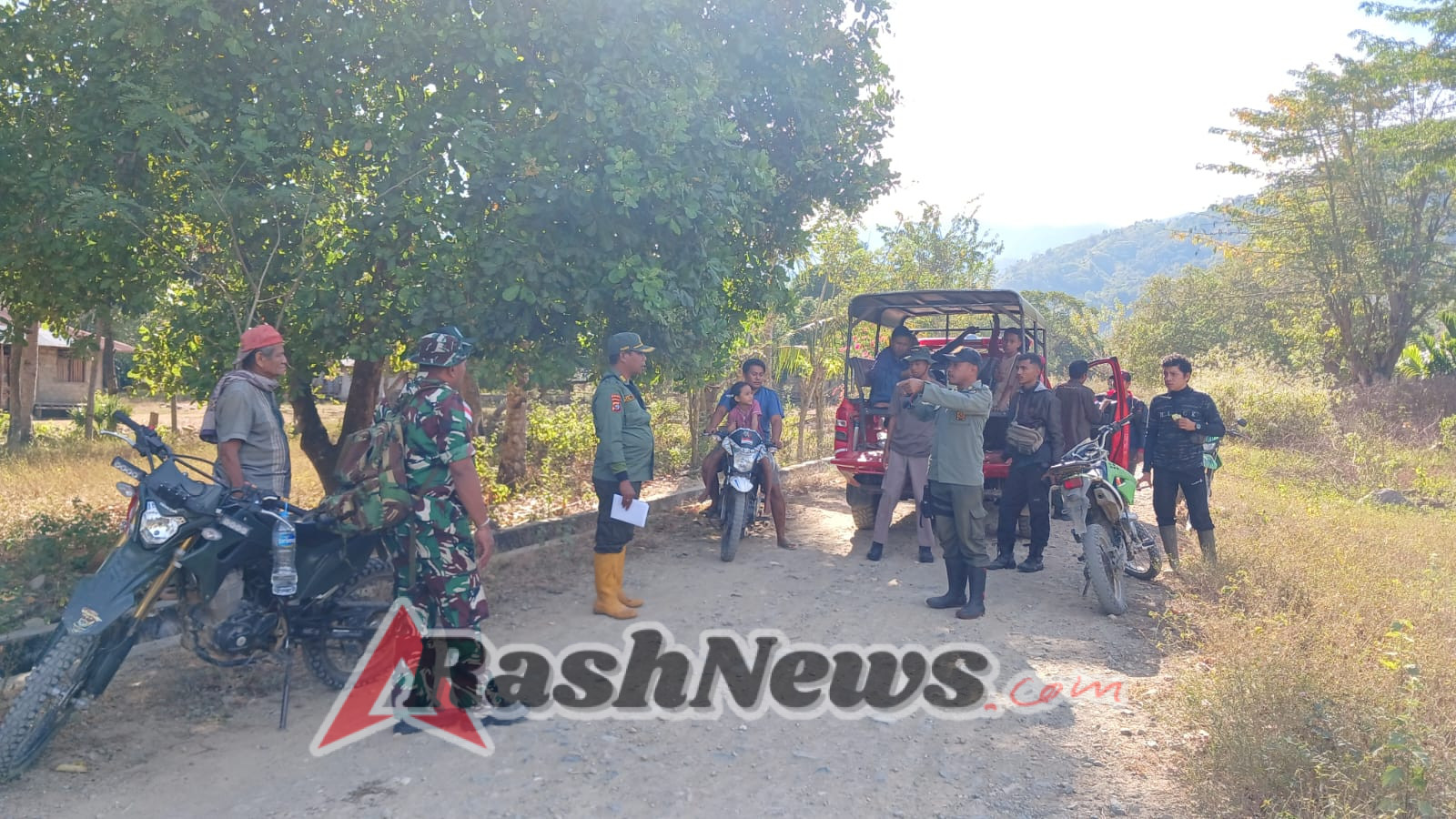Babinsa dan Polhut Perkuat Kewaspadaan dengan Patroli Gabungan di Kawasan Taman Nasional Desa Wahang