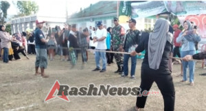 Kebersamaan TNI dan Rakyat: Babinsa Kodim 1628/Sumbawa Barat Amankan Perayaan Lomba Desa Tepas.