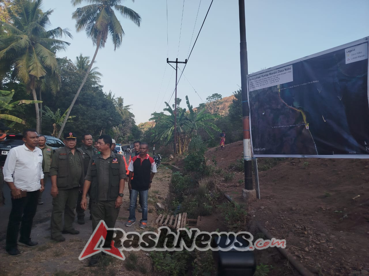 Dandim 1624/Flotim Dampingi Kepala BNPB Tinjau Rumah Bantuan Bencana Sosial di Adonara