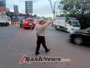 Wujudkan Kamseltibcarlantas, Personel Polsek Abiansemal Laksanakan Pengaturan Lalin Sore