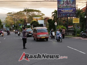 Sebagai Bentuk Kepedulian Polri Terhadap Masyarakat Personil Sat Binmas Laksanakan Strong Point Pagi