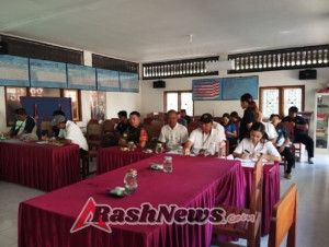 Wujud sinergi dengan pemerintah Desa, Babinsa Desa Seraya Barat hadiri loka karya penyusunan RKP Desa.