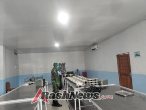 Komsos Lewat Aksi Nyata, Babinsa Rote Ndao Dampingi Yayasan Salurkan Makanan Bergizi