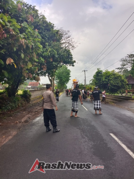 Pastikan kelancaran Kegiatan Ngaben Bhabin Desa Wanasari lakukan Pengamatan