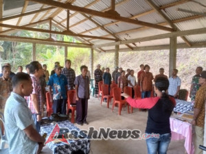 Babinsa Hadiri Rapat Desa Je’o Du’a, Perkuat Sinergi TNI dan Masyarakat dalam Pembangunan Desa