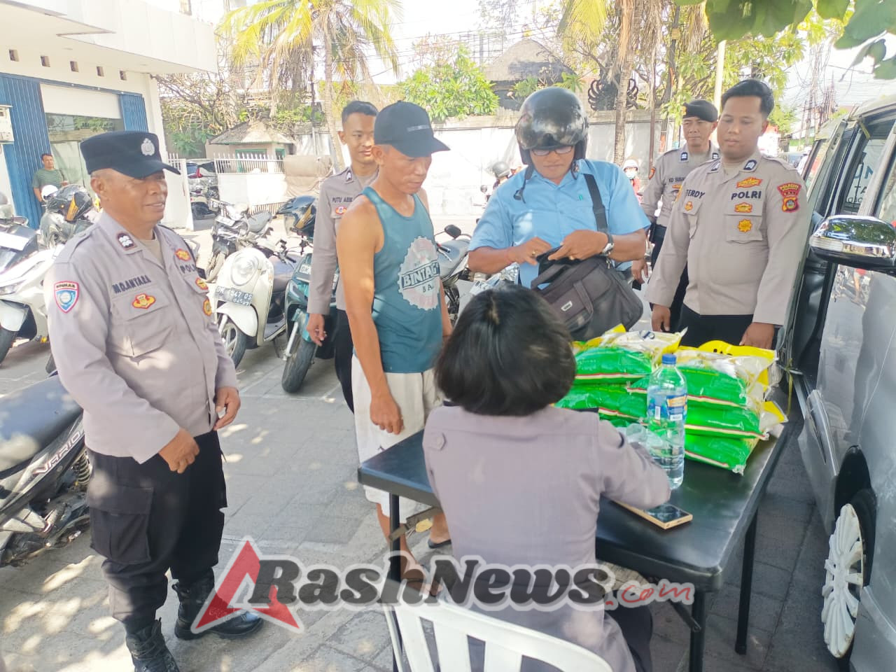Polsek Denpasar Selatan Gelar Gerakan Pangan Murah, Salurkan 1 Ton Beras SPHP