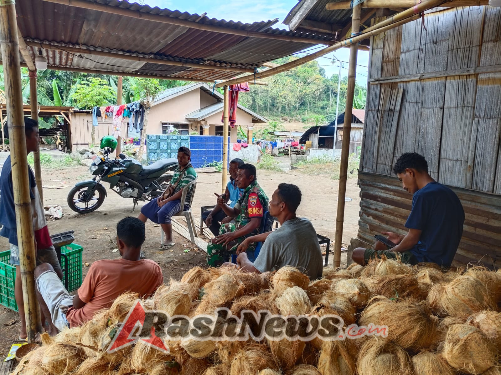 Sinergi TNI dan Masyarakat Desa Emburia dalam Menjaga Keamanan Wilayah