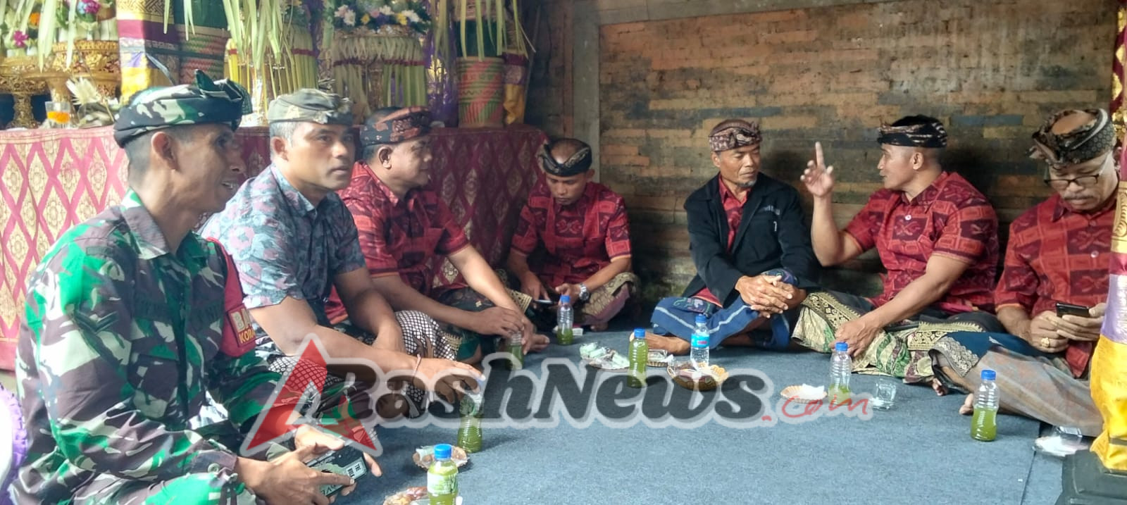 Hadir di Tengah Masyarakat, Babinsa Tamanbali Tunjukkan Kepedulian Lewat Acara Pernikahan Warga
