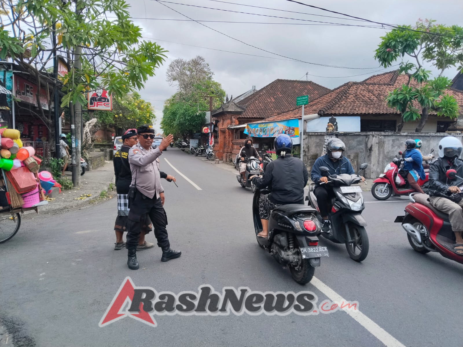 Upacara Ngaben Warga Kesiman, Sinergi Bhabinkamtibmas dan Pecalang Kawal Jalannya Prosesi