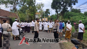 Polres Gianyar Amankan Upacara Adat Pelebon Alm. Ida Pedanda Gede Sadhawa Jelantik Putra di Desa Tegal Tugu
