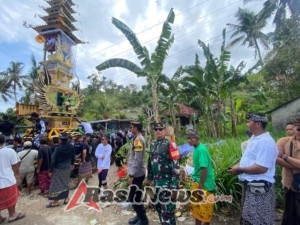 Bersinergi Dalam Tradisi, Babinsa Bunga Mekar Kawal Ketat Prosesi Ngaben Massal