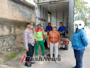 Polsek Mengwi Jumat Curhat di Desa Mengwi Dengarkan Keluhan Warga