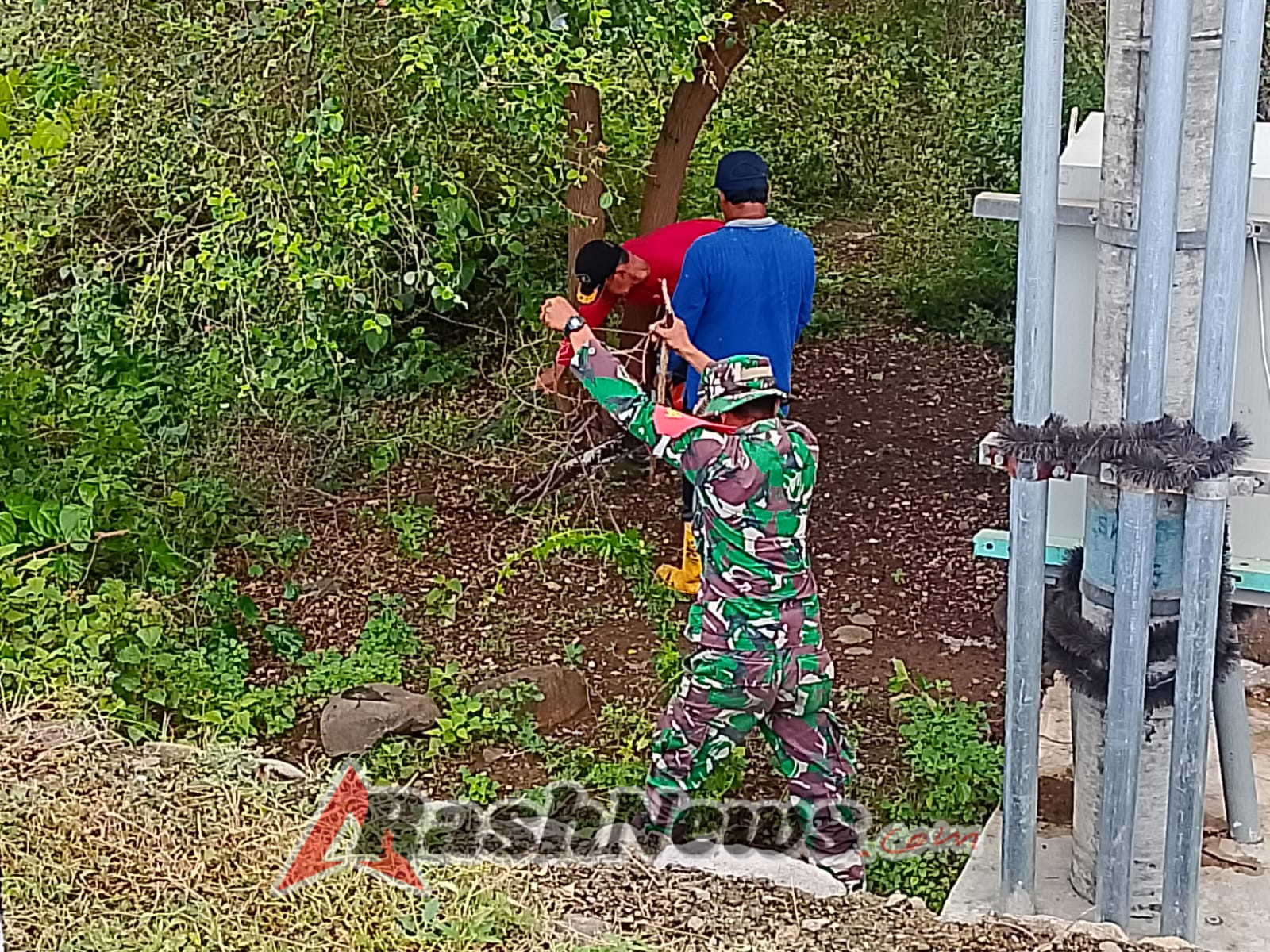 Jelang MTQ Kabupaten, Desa Kemuning Adakan Jumat Bersih Dipimpin Babinsa