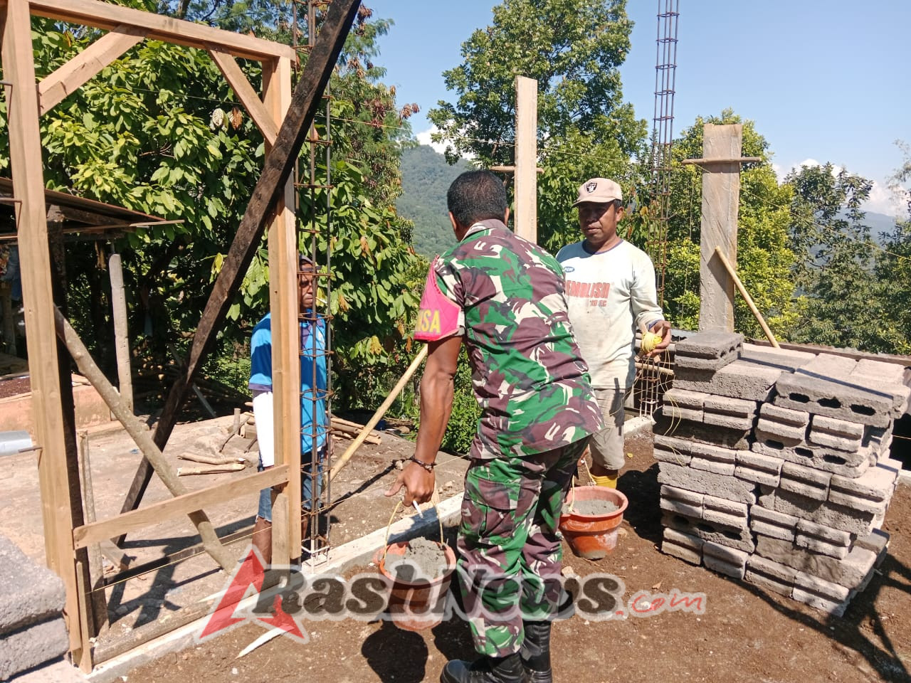 Komsos dan Pamwil Babinsa Koramil Detusoko di Desa Ranga Berjalan Lancar