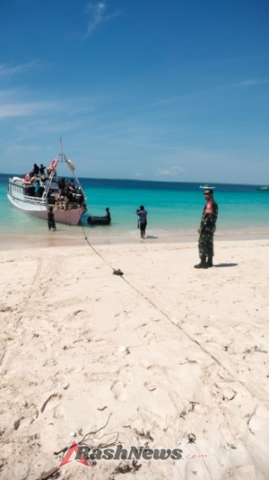 Monitoring Babinsa, Aktivitas Penumpang dan Barang di Pelabuhan Ndao Nuse Berjalan Aman