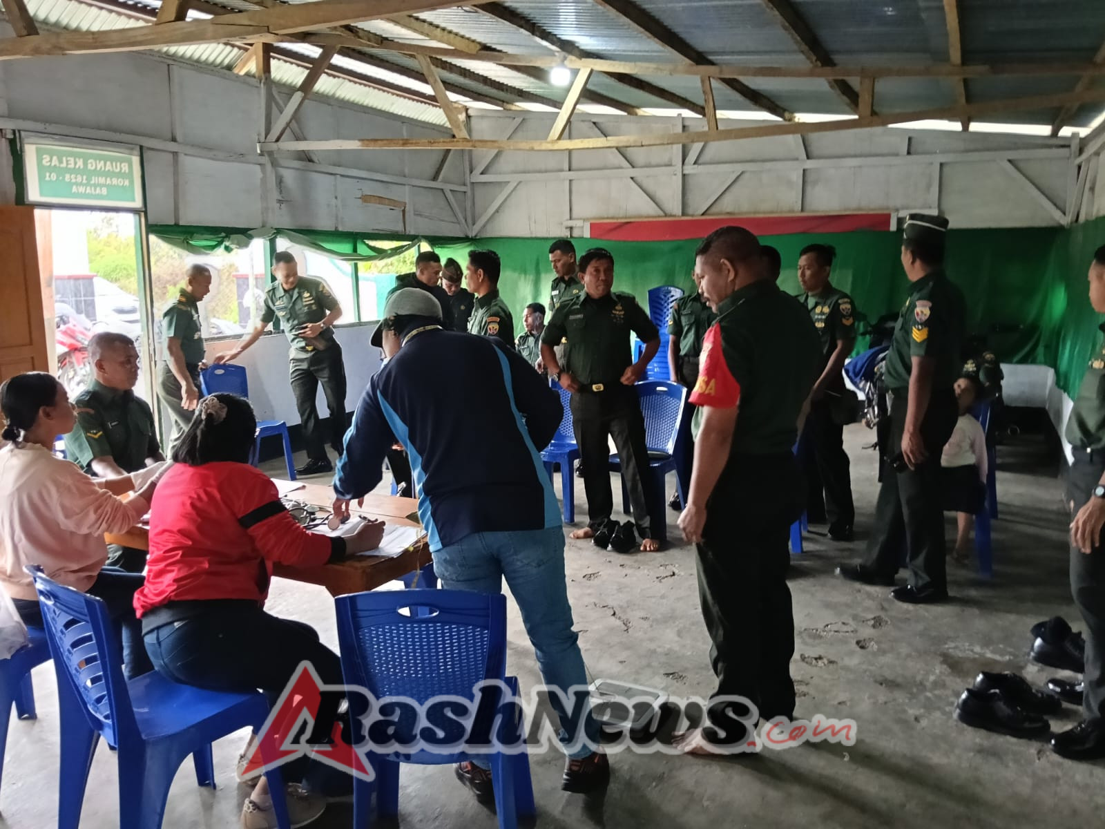 Peduli Kesehatan Prajurit, Puskesmas Surisina Laksanakan Cek Kesehatan di Koramil Bajawa