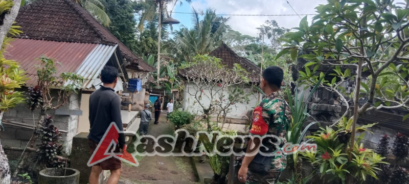 Babinsa Bersama Tim Kesehatan Hewan Laksanakan Vaksinasi 23 Ekor Anjing