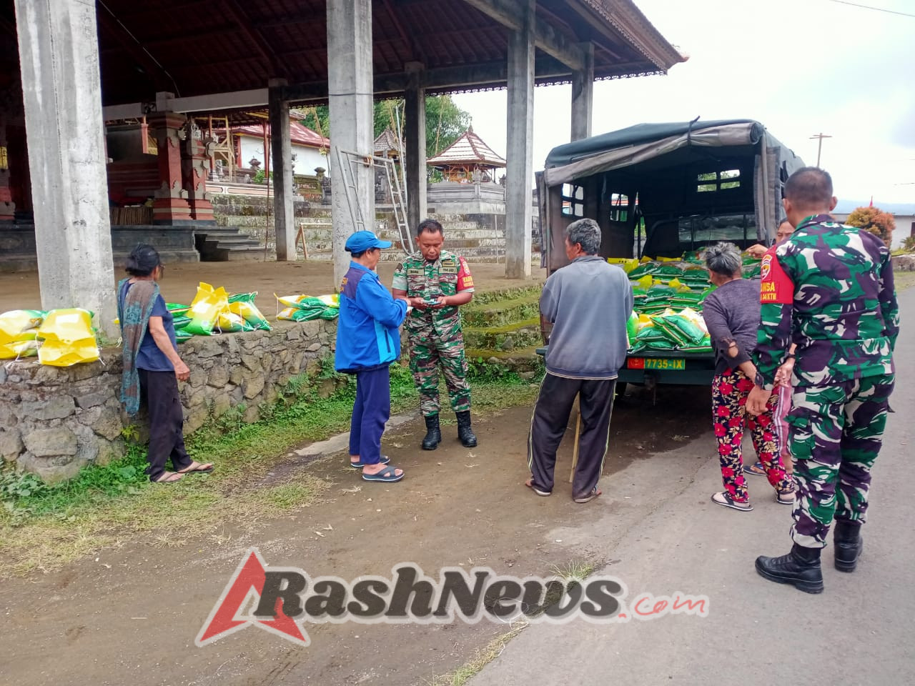 Babinsa Koramil 1626-04/Kintamani Bersama Instansi Terkait Sukseskan GPM Beras SPHP di Desa Belanga
