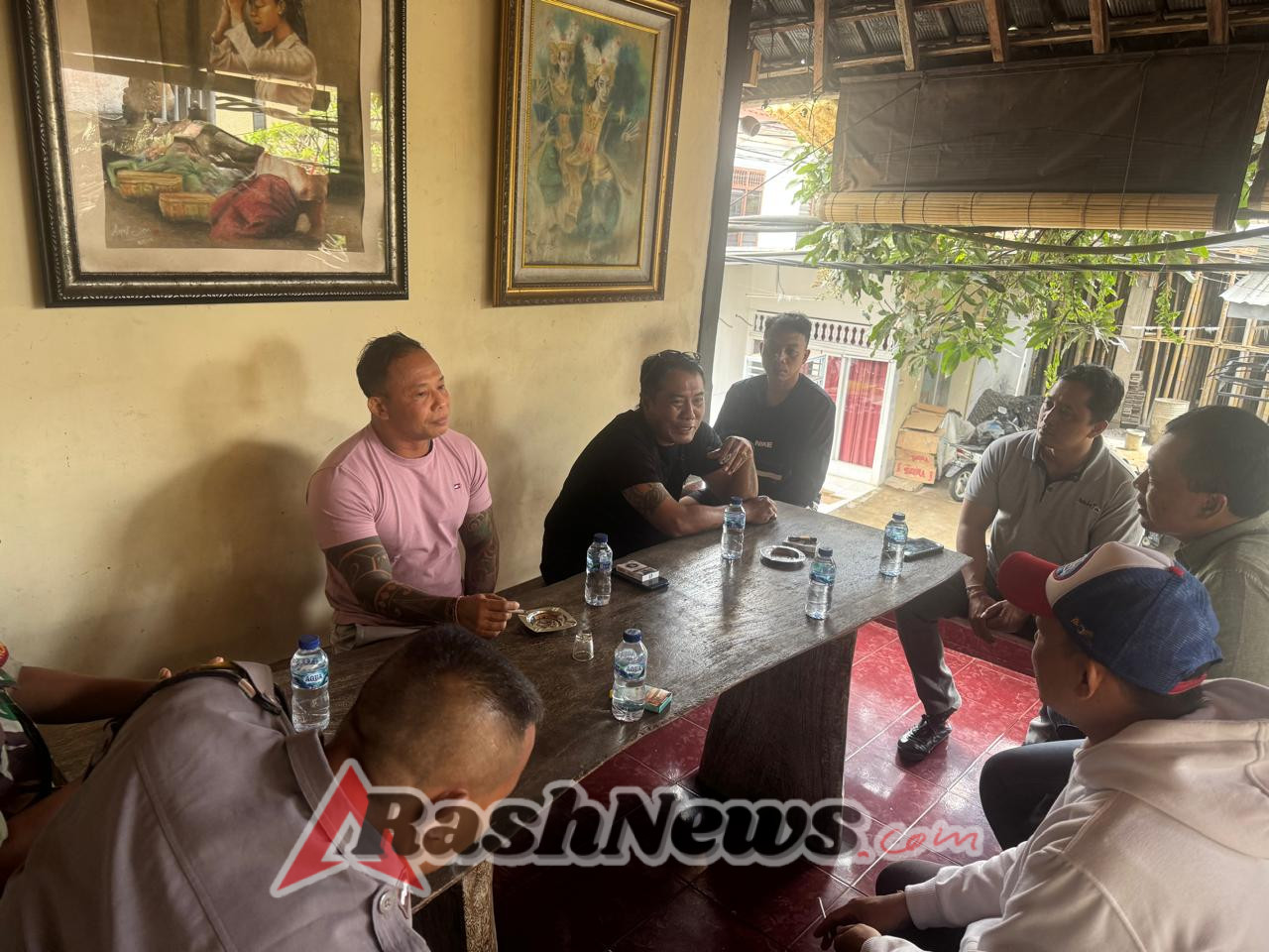 Babinsa Sayan Bersama Polsek Ubud Wujudkan Penyelesaian Damai Antarwarga