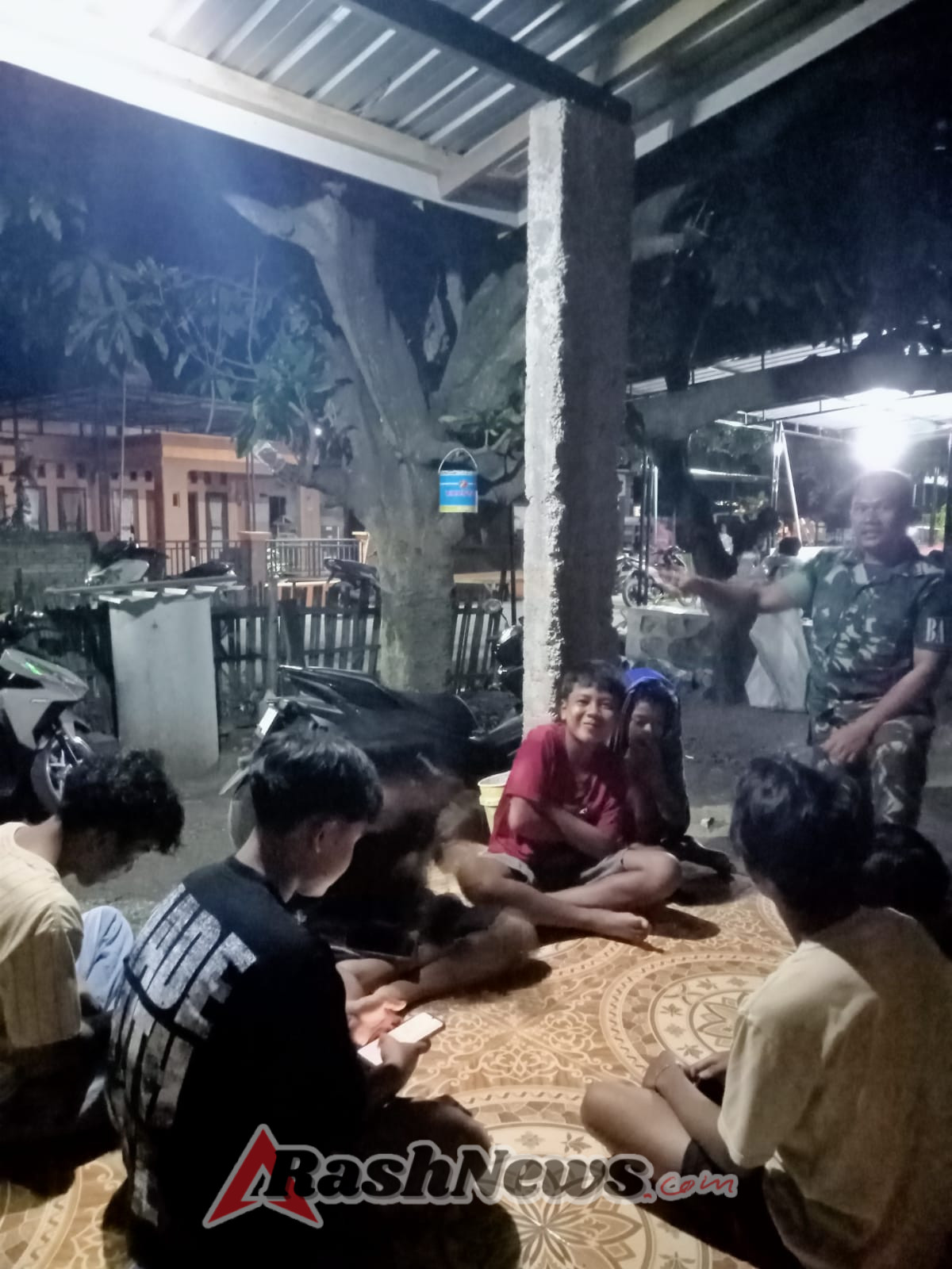 Serda Nurdin dari Koramil 1628-04 Turun Langsung Patroli di Wilayah Binaan