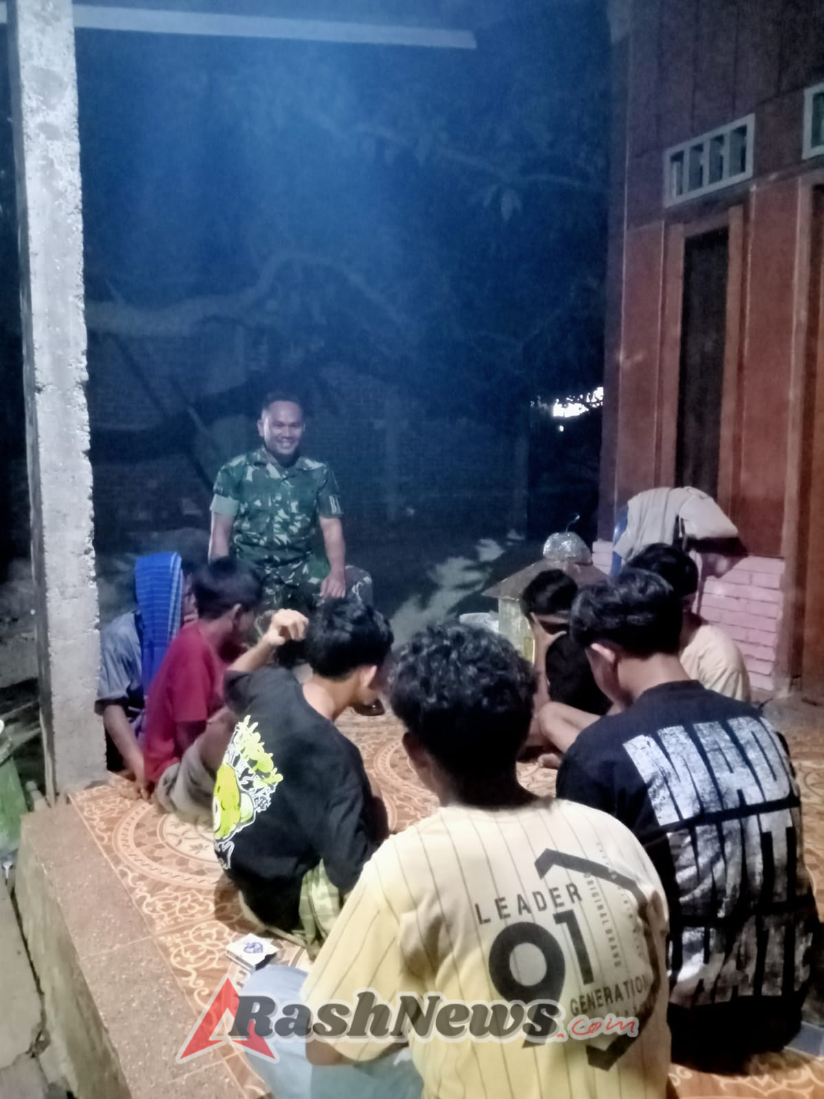 Serda Nurdin dari Koramil 1628-04 Turun Langsung Patroli di Wilayah Binaan