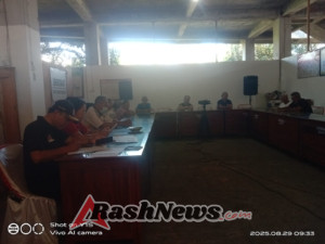 Babinsa Penglatan Bersama Aparat Desa Pastikan Penyaluran BLT Tepat Sasaran