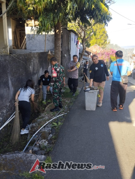 Kolaborasi Babinsa dengan Perangkat Desa, Pedawa Lebih Bersih dan Nyaman