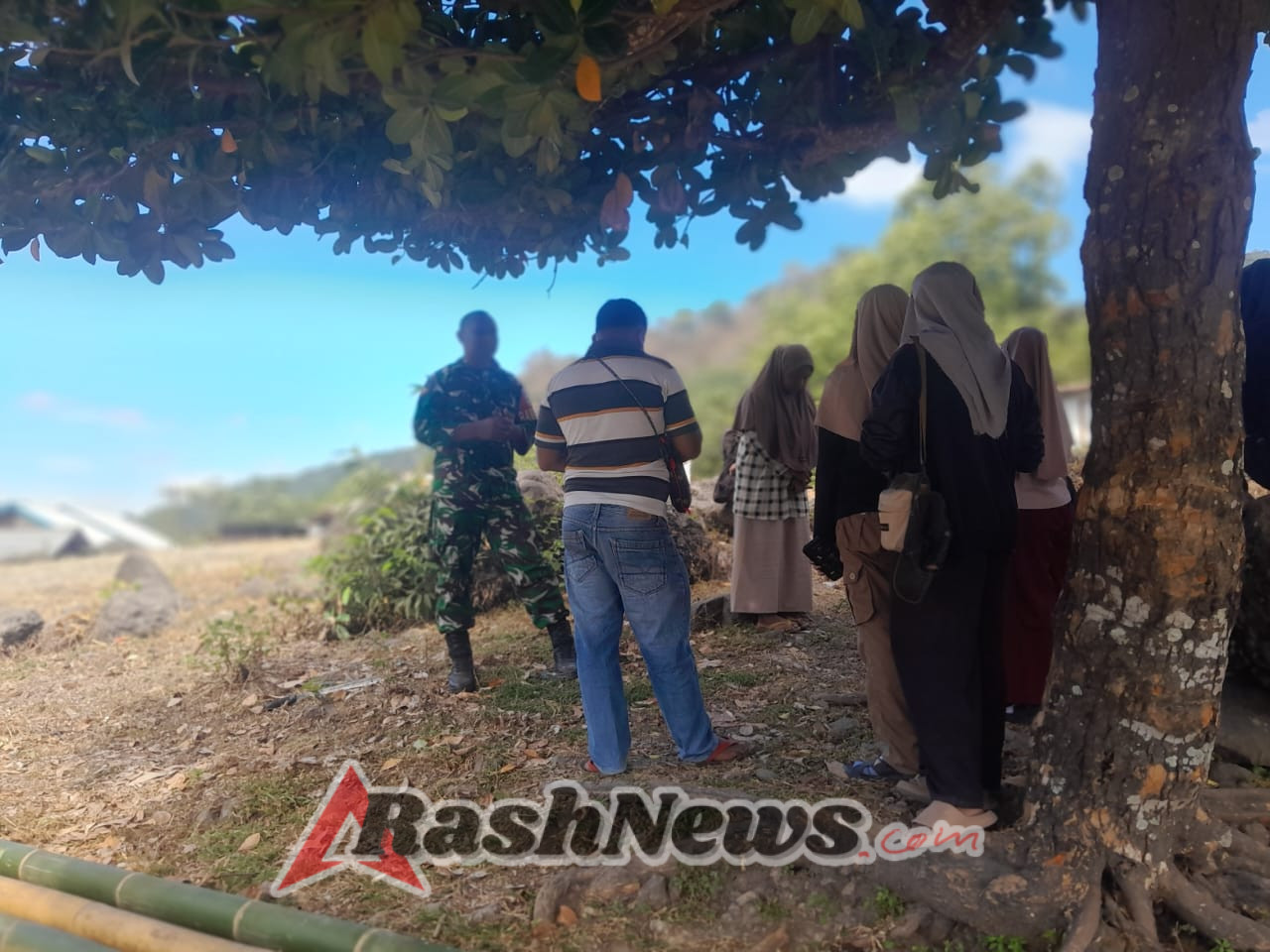 Babinsa Dorong Peran Aktif Masyarakat Desa Tou dalam Menjaga Ketertiban Lingkungan