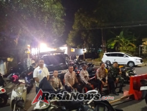 Babinsa dan Bhabinkamtibmas Tangguh Jaga Keamanan Acara Pesta Perak di Ende Tengah