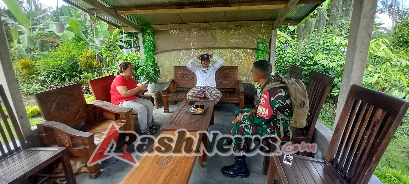 Melalui Komsos, Babinsa Penglumbaran Dorong Sinergi TNI dengan Pemerintah Desa