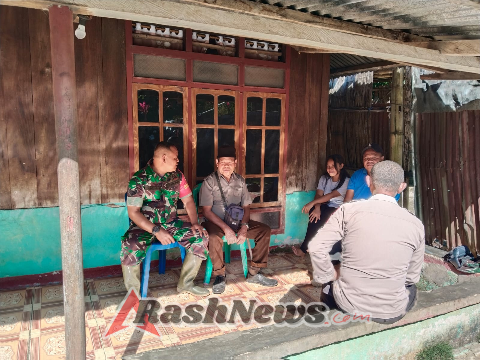 Babinsa Kodim 1602/Ende Tingkatkan Rasa Aman Masyarakat Melalui Komsos dan Pamwil